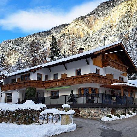 Gaestehaus Almrausch, Ferienanlage Mit Pool 那塞雷思 外观 照片