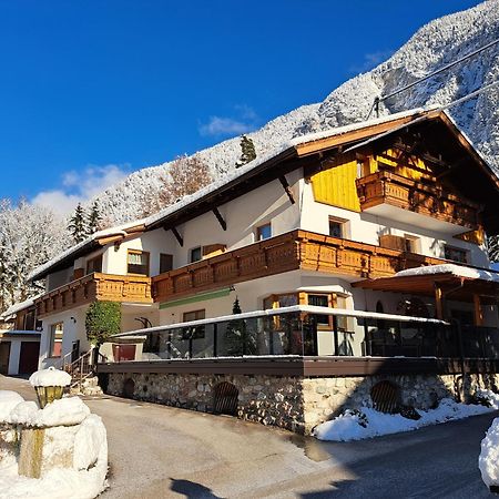 Gaestehaus Almrausch, Ferienanlage Mit Pool 那塞雷思 外观 照片