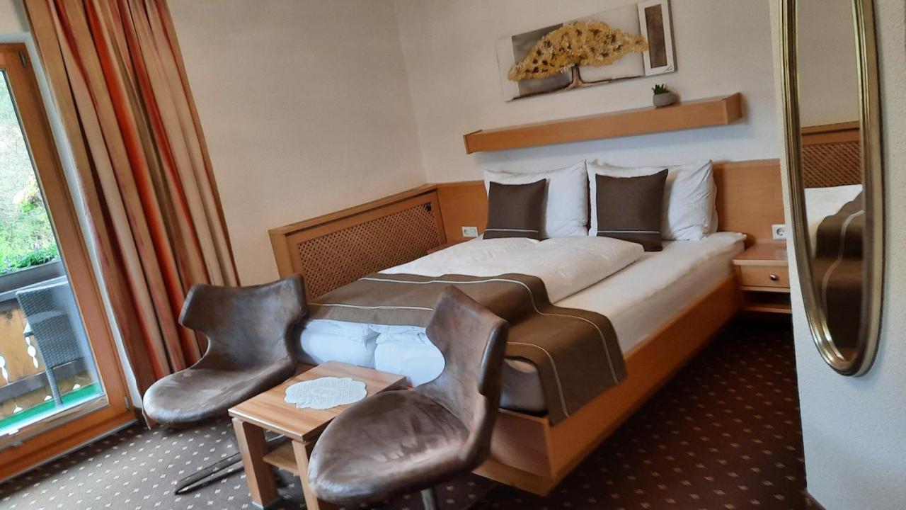 Gaestehaus Almrausch, Ferienanlage Mit Pool 那塞雷思 外观 照片