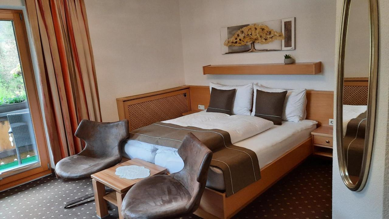 Gaestehaus Almrausch, Ferienanlage Mit Pool 那塞雷思 外观 照片