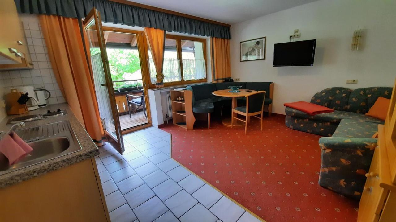 Gaestehaus Almrausch, Ferienanlage Mit Pool 那塞雷思 外观 照片