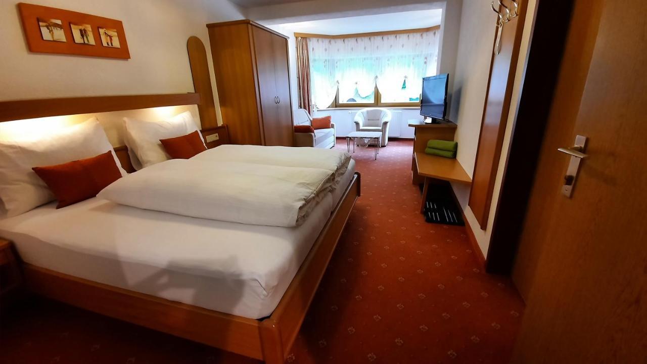 Gaestehaus Almrausch, Ferienanlage Mit Pool 那塞雷思 外观 照片