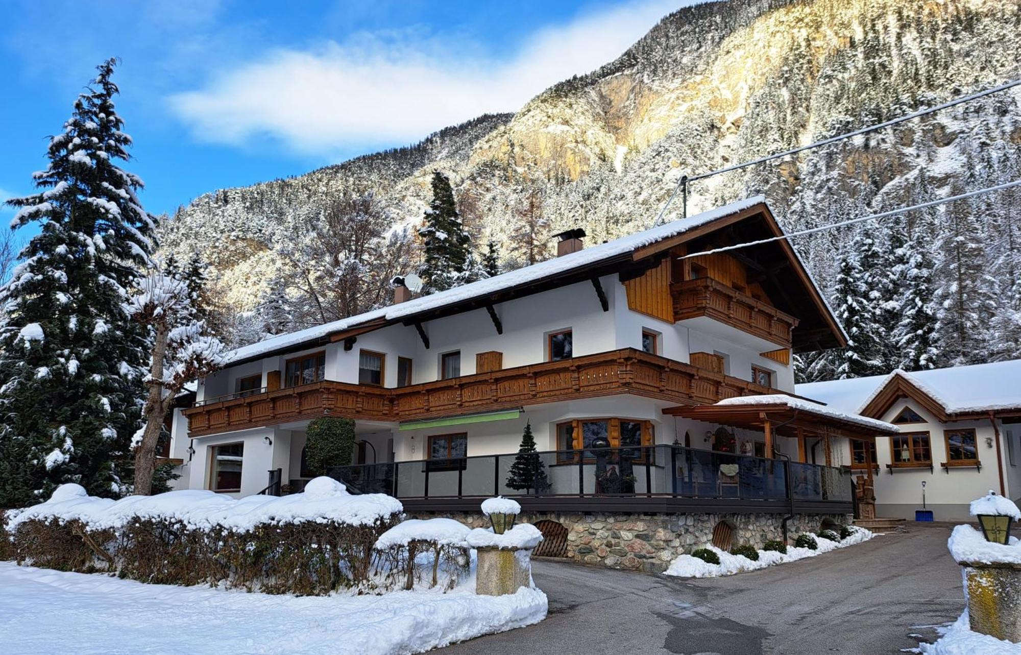 Gaestehaus Almrausch, Ferienanlage Mit Pool 那塞雷思 外观 照片