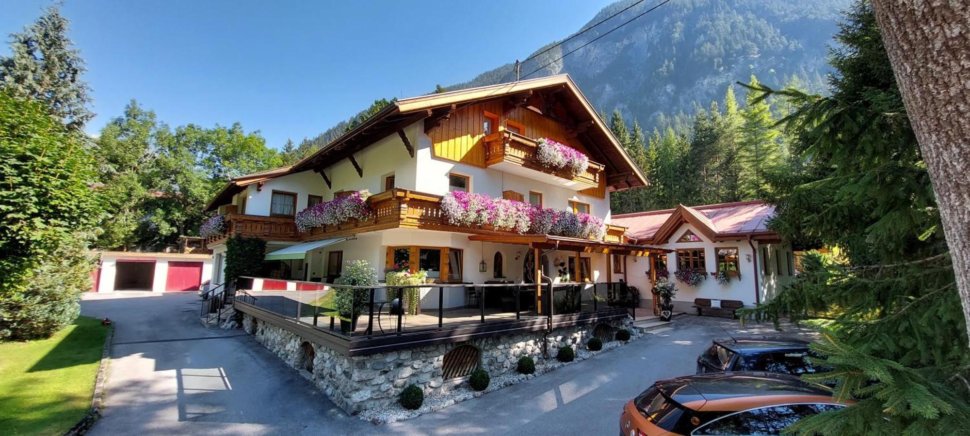 Gaestehaus Almrausch, Ferienanlage Mit Pool 那塞雷思 外观 照片