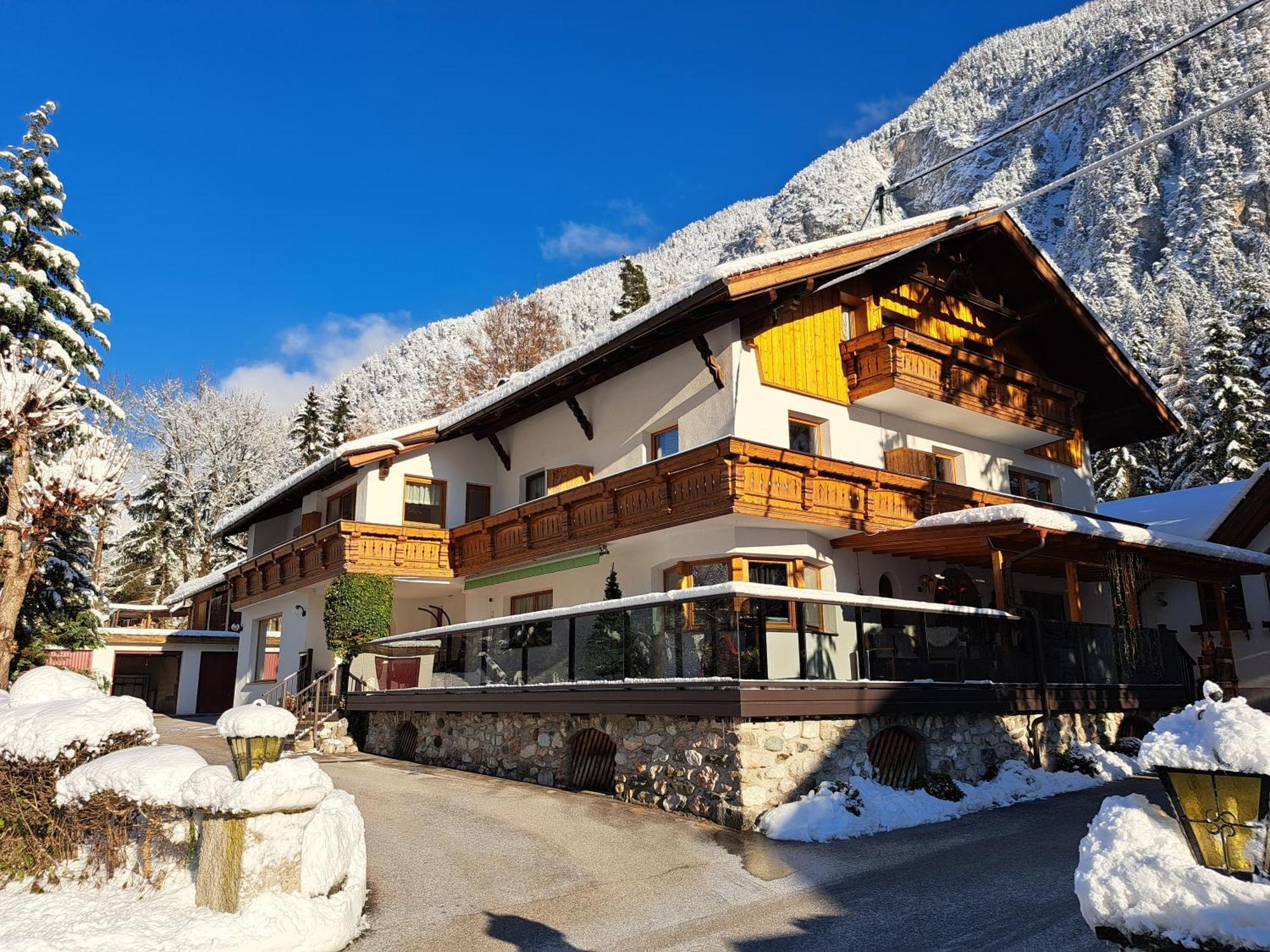Gaestehaus Almrausch, Ferienanlage Mit Pool 那塞雷思 外观 照片