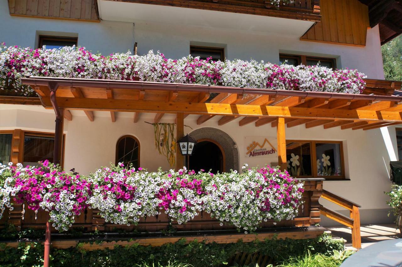 Gaestehaus Almrausch, Ferienanlage Mit Pool 那塞雷思 外观 照片