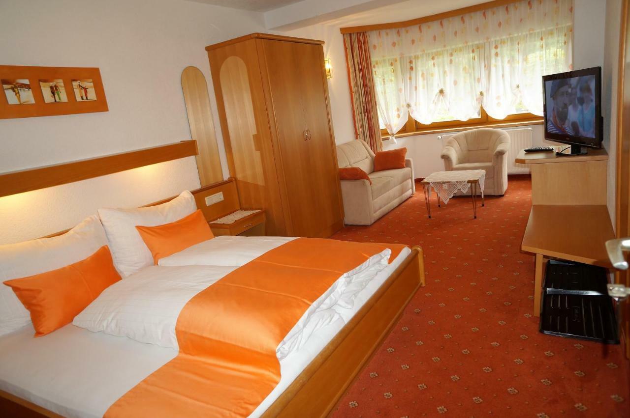 Gaestehaus Almrausch, Ferienanlage Mit Pool 那塞雷思 外观 照片