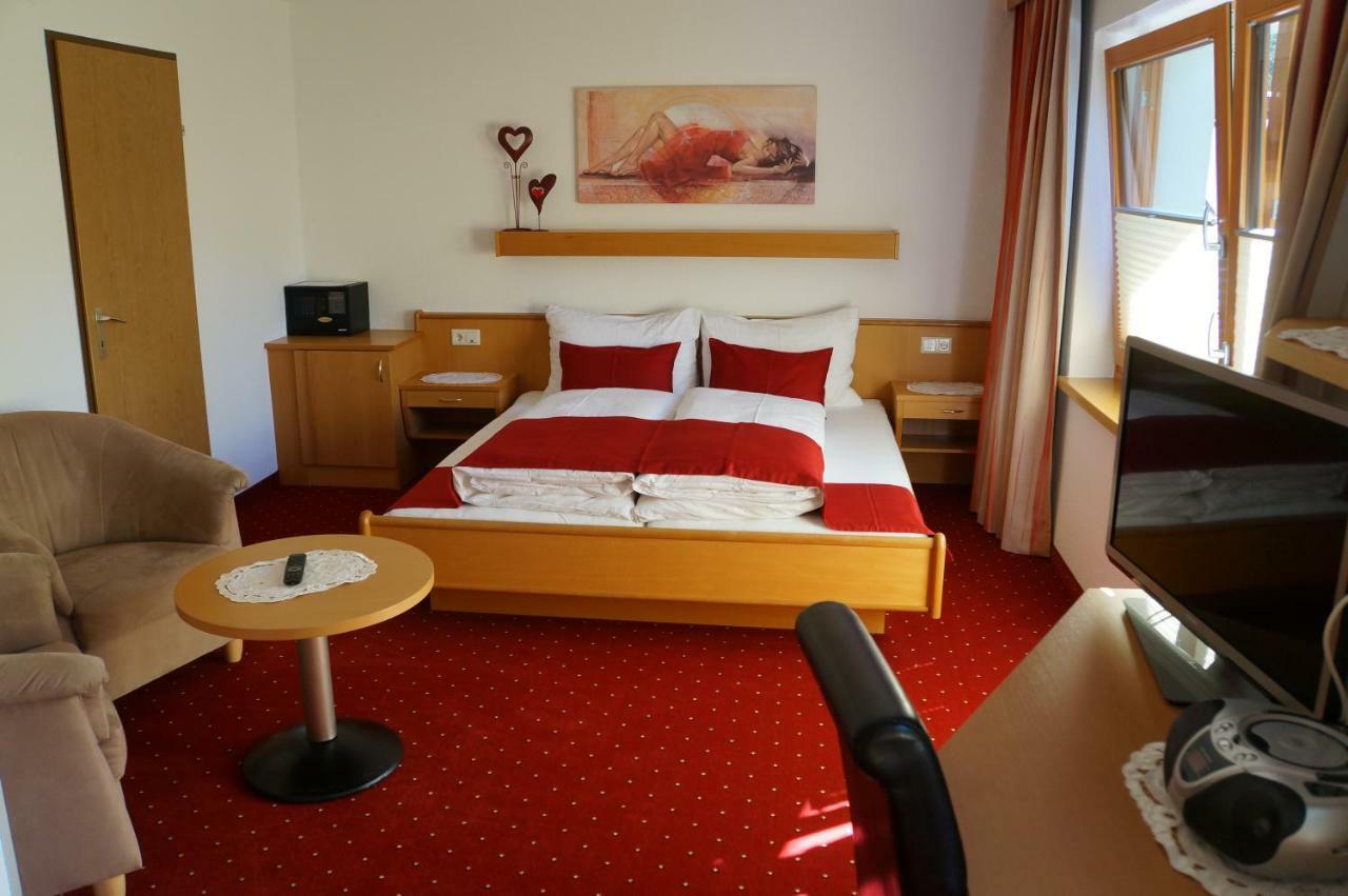 Gaestehaus Almrausch, Ferienanlage Mit Pool 那塞雷思 外观 照片