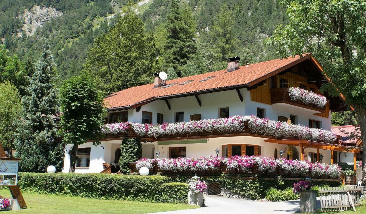 Gaestehaus Almrausch, Ferienanlage Mit Pool 那塞雷思 外观 照片