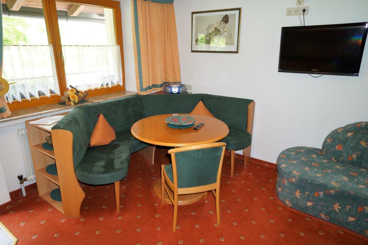 Gaestehaus Almrausch, Ferienanlage Mit Pool 那塞雷思 外观 照片