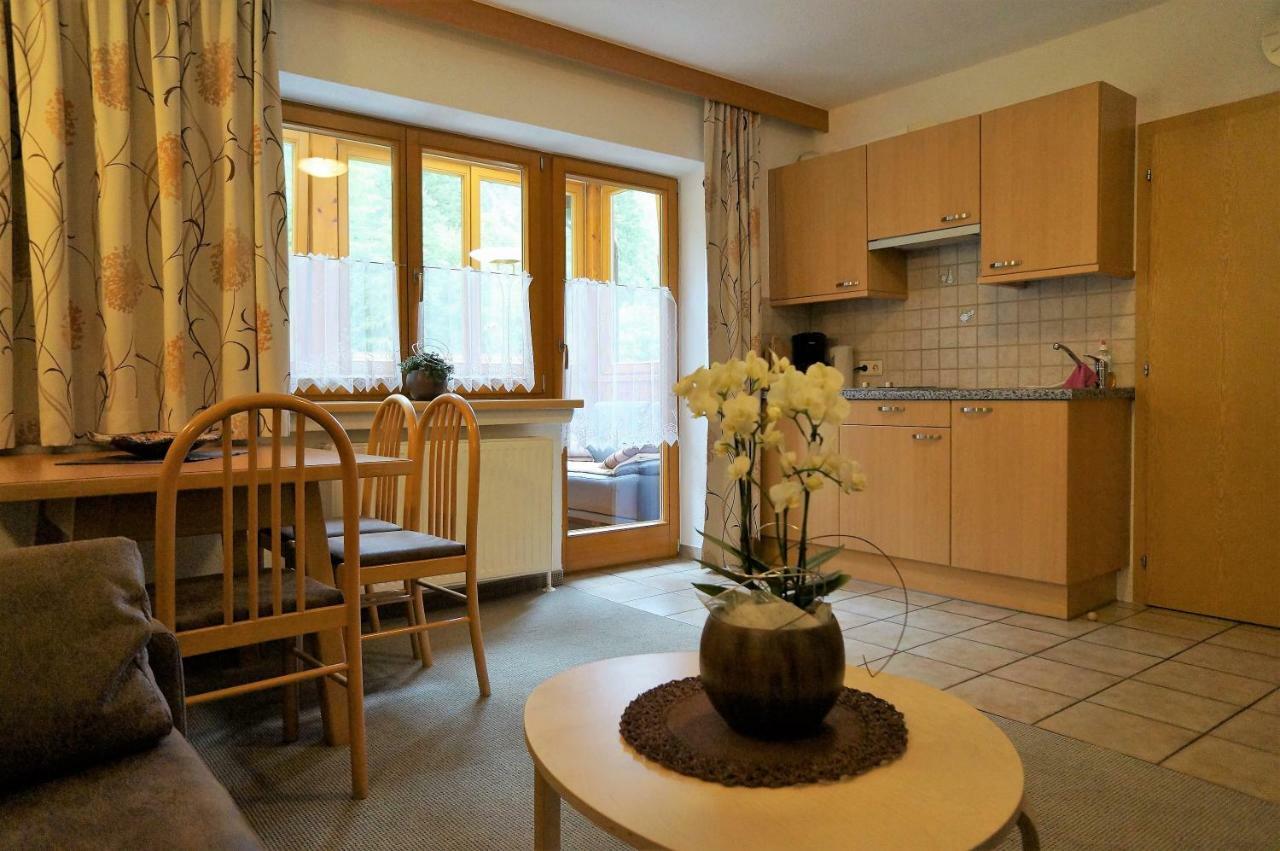Gaestehaus Almrausch, Ferienanlage Mit Pool 那塞雷思 外观 照片