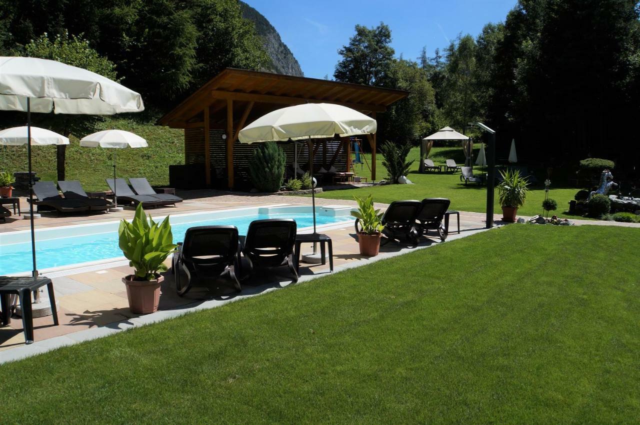 Gaestehaus Almrausch, Ferienanlage Mit Pool 那塞雷思 外观 照片