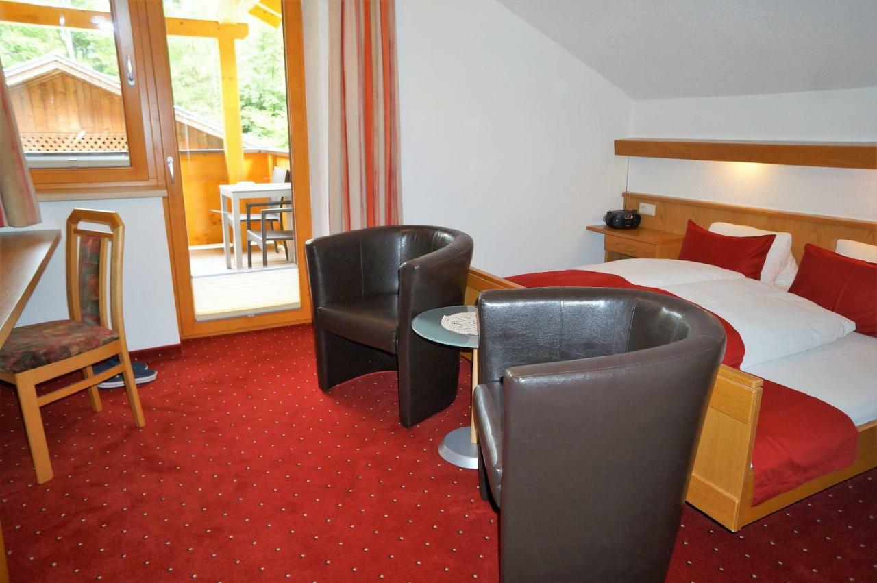 Gaestehaus Almrausch, Ferienanlage Mit Pool 那塞雷思 外观 照片